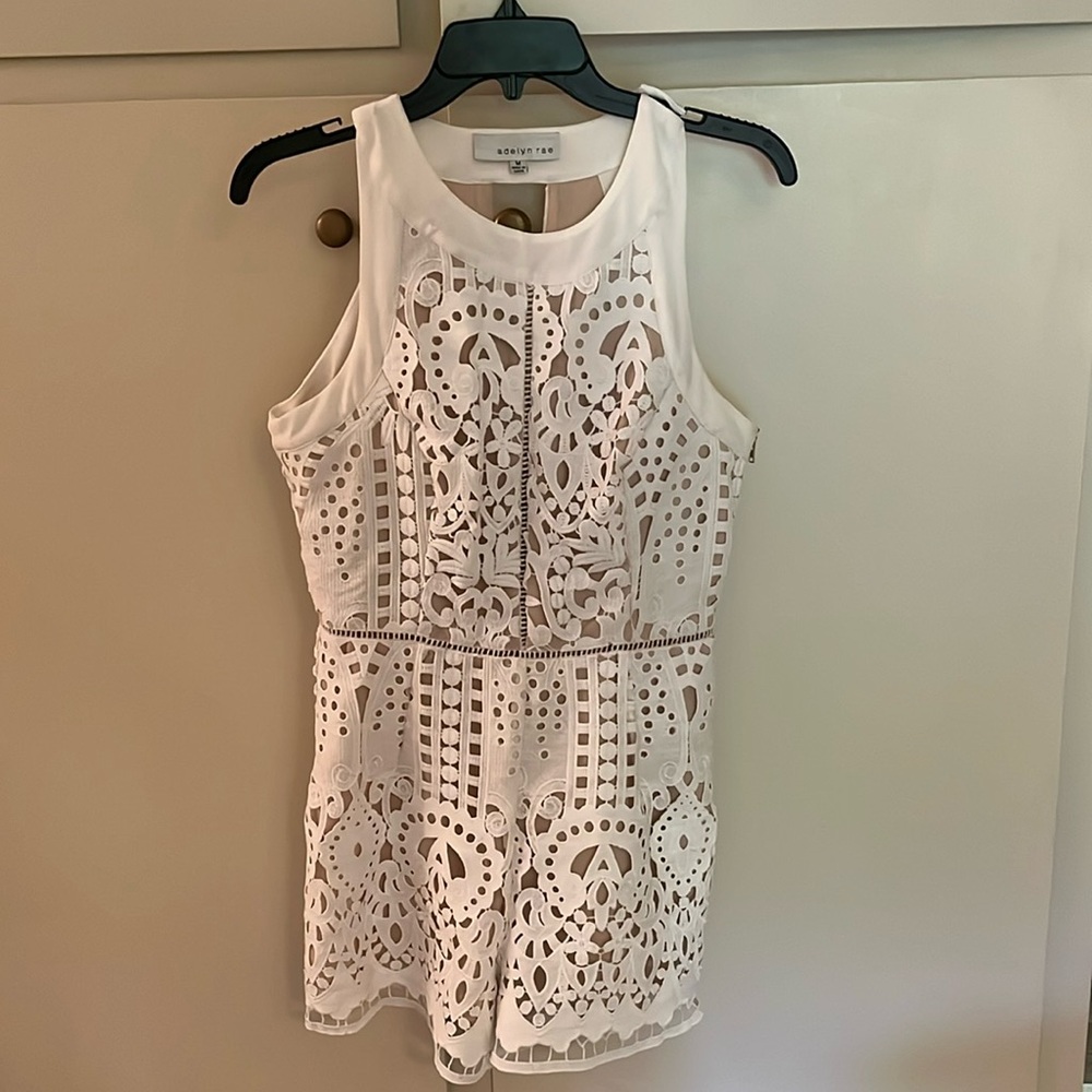 Adelyn Rae cream lace romper Medium
